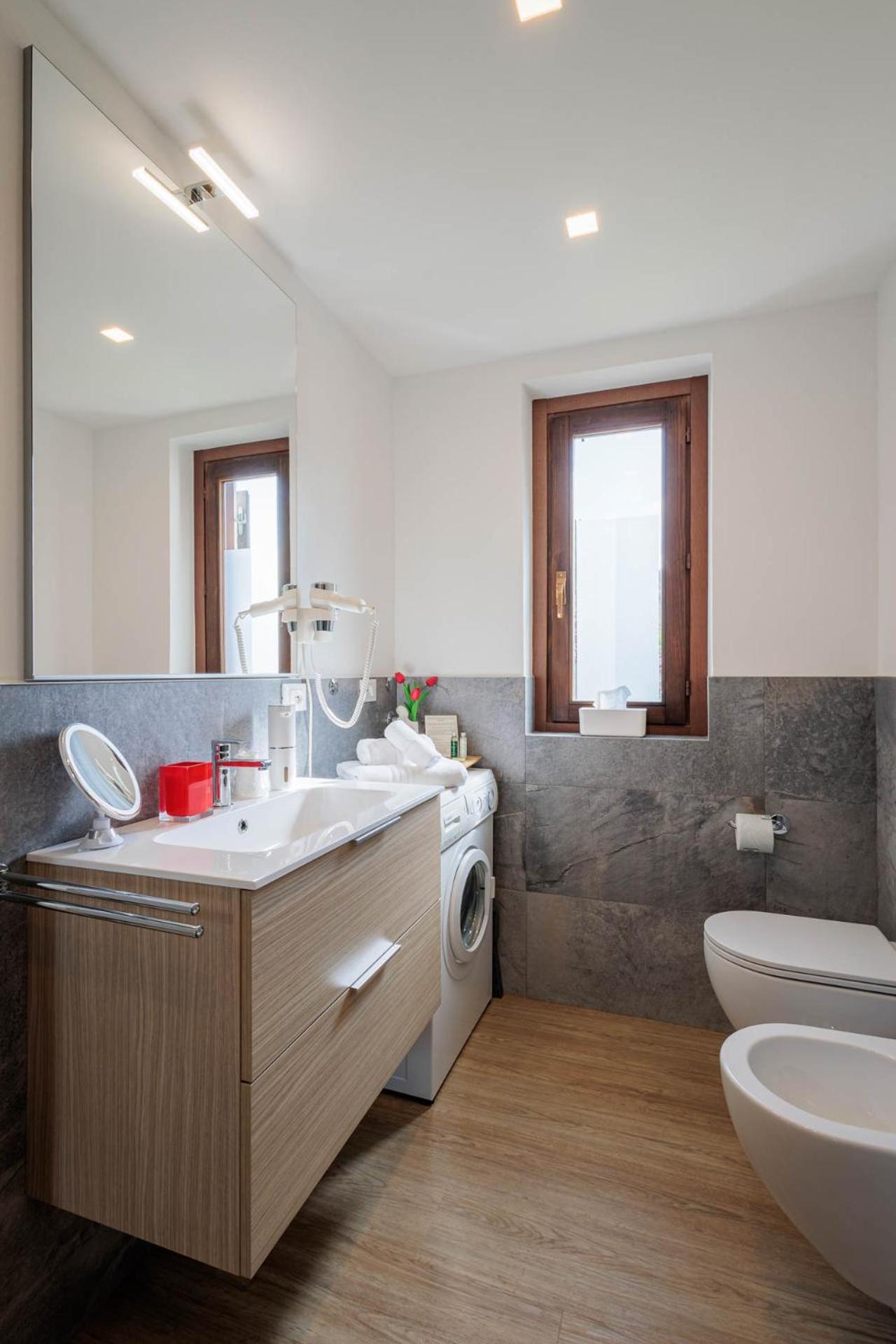 Revo Apartments - Rocca Fiorita อาปริกา ภายนอก รูปภาพ